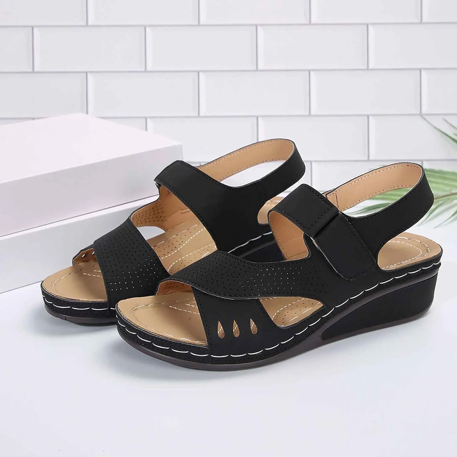 Flat Sandals for Women Round Toe Cross Straps Hollow Out Wedge Heel Breathable Lightweight Beach Walking Sandals
