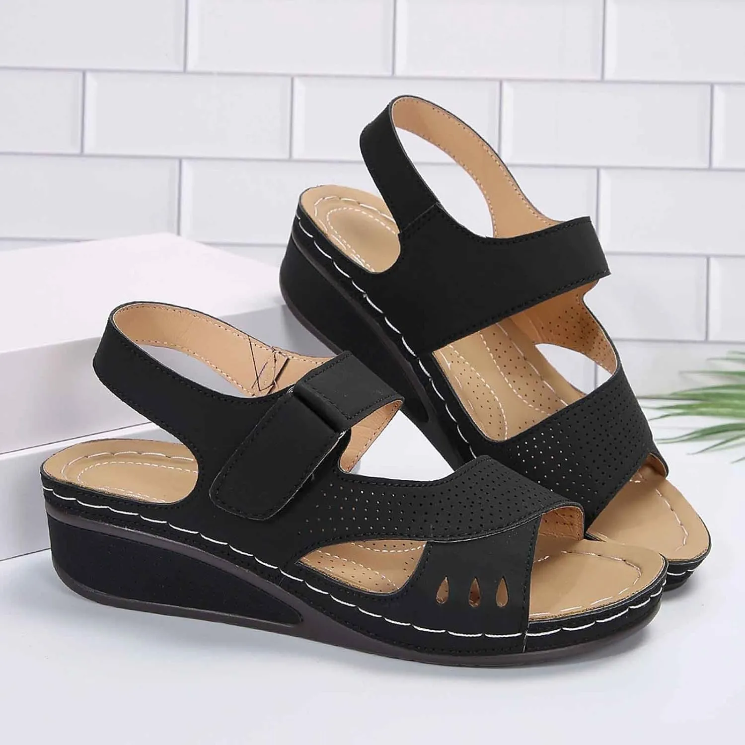 Flat Sandals for Women Round Toe Cross Straps Hollow Out Wedge Heel Breathable Lightweight Beach Walking Sandals