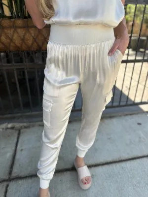 Leslie 2.0 Satin Cargo Bottom- Cream