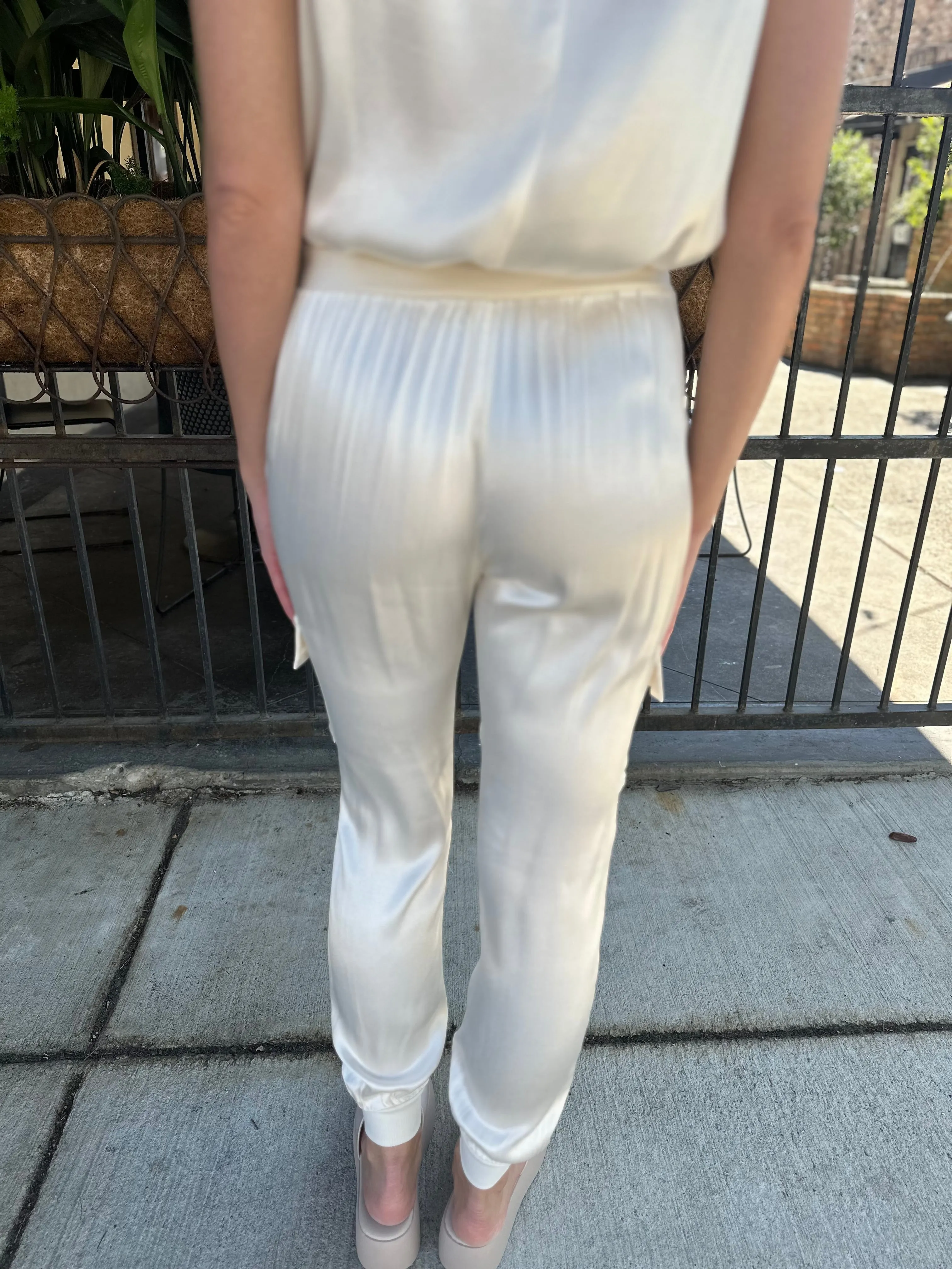 Leslie 2.0 Satin Cargo Bottom- Cream