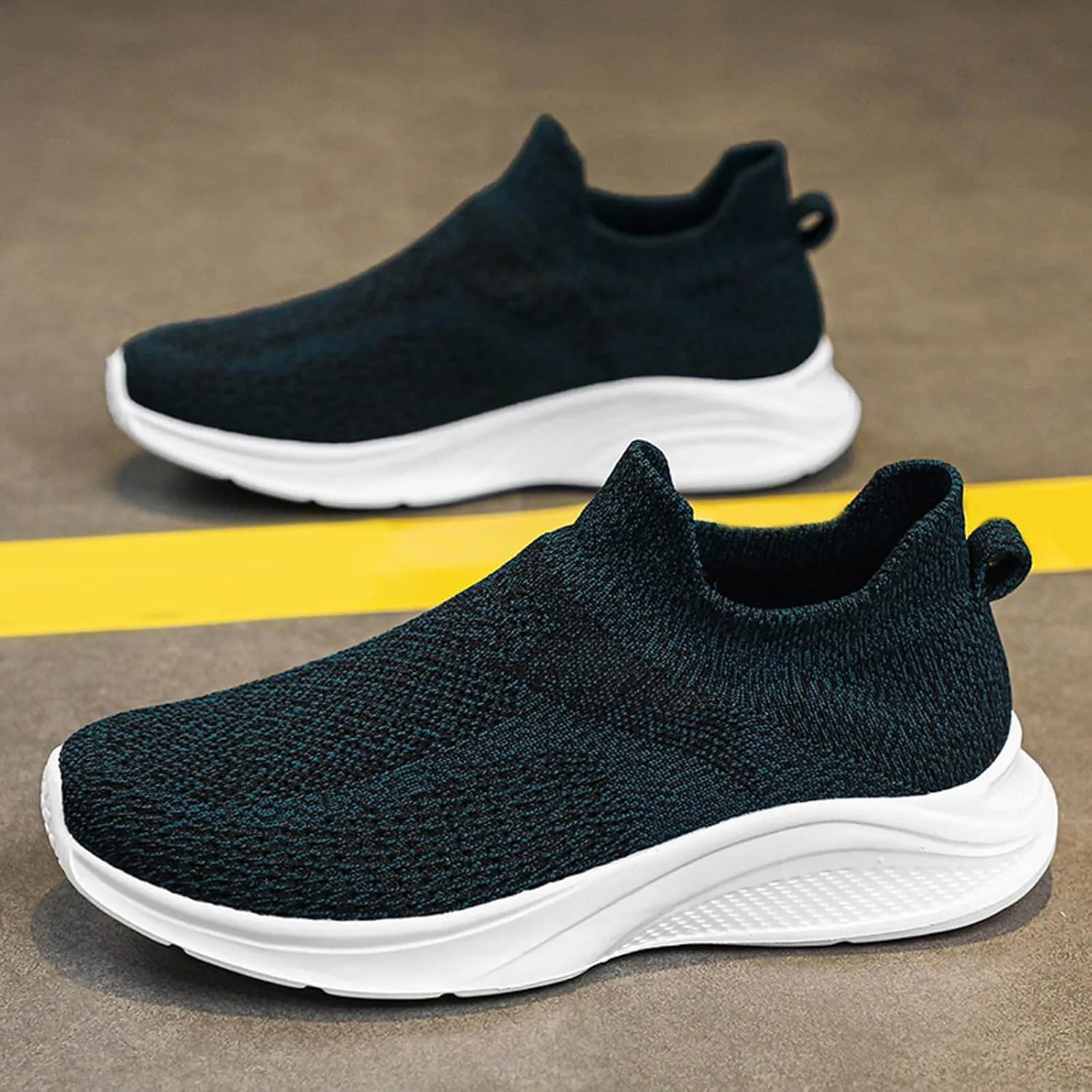 Men Sports Shoes Fashionable New Pattern Simple and Pure Color Comfortable Mesh Breathable and Sneaker for Men