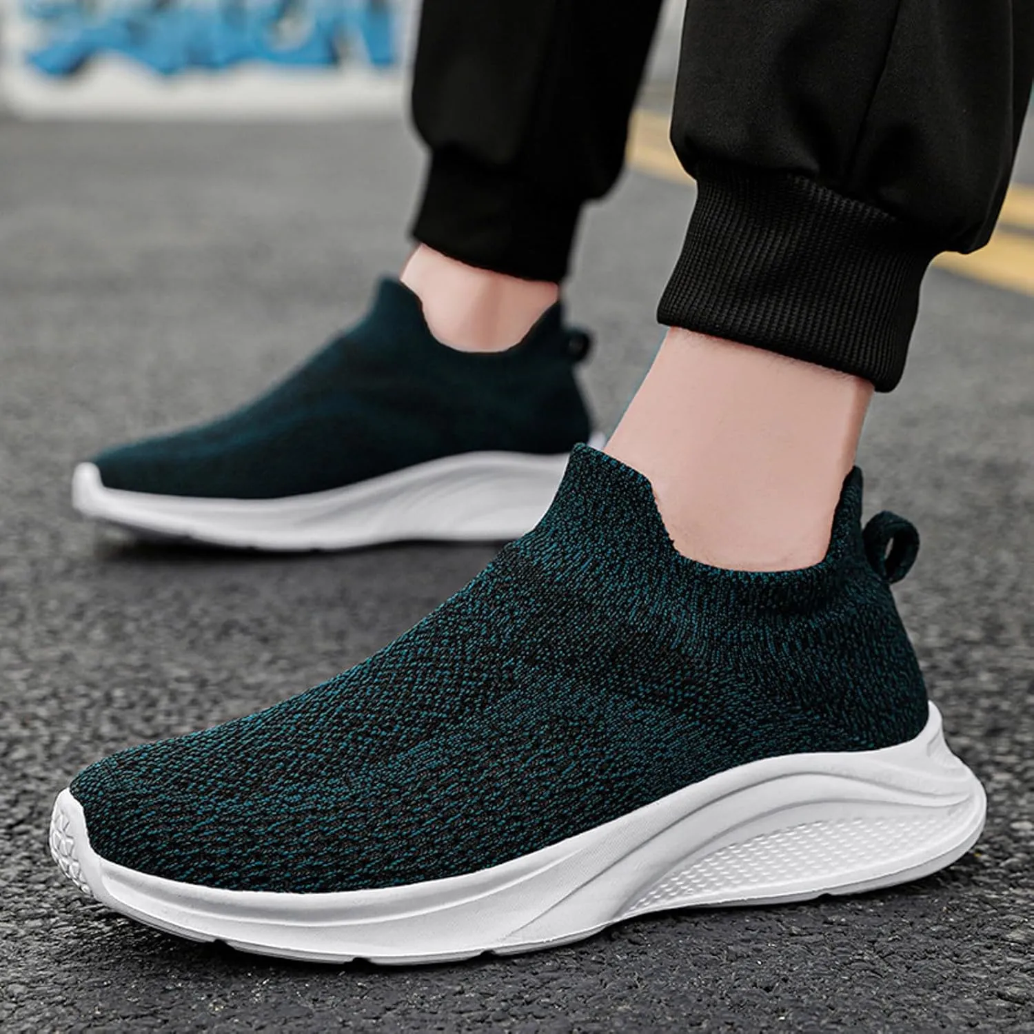 Men Sports Shoes Fashionable New Pattern Simple and Pure Color Comfortable Mesh Breathable and Sneaker for Men