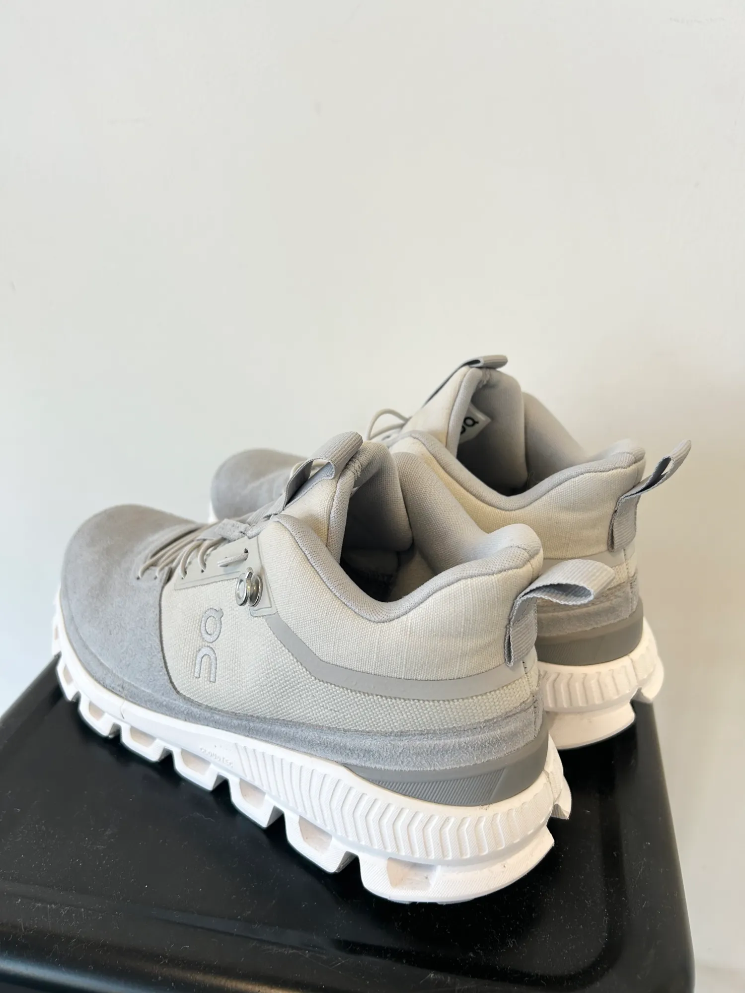 On Cloud Womens Athletic Shoes Womens 8.5