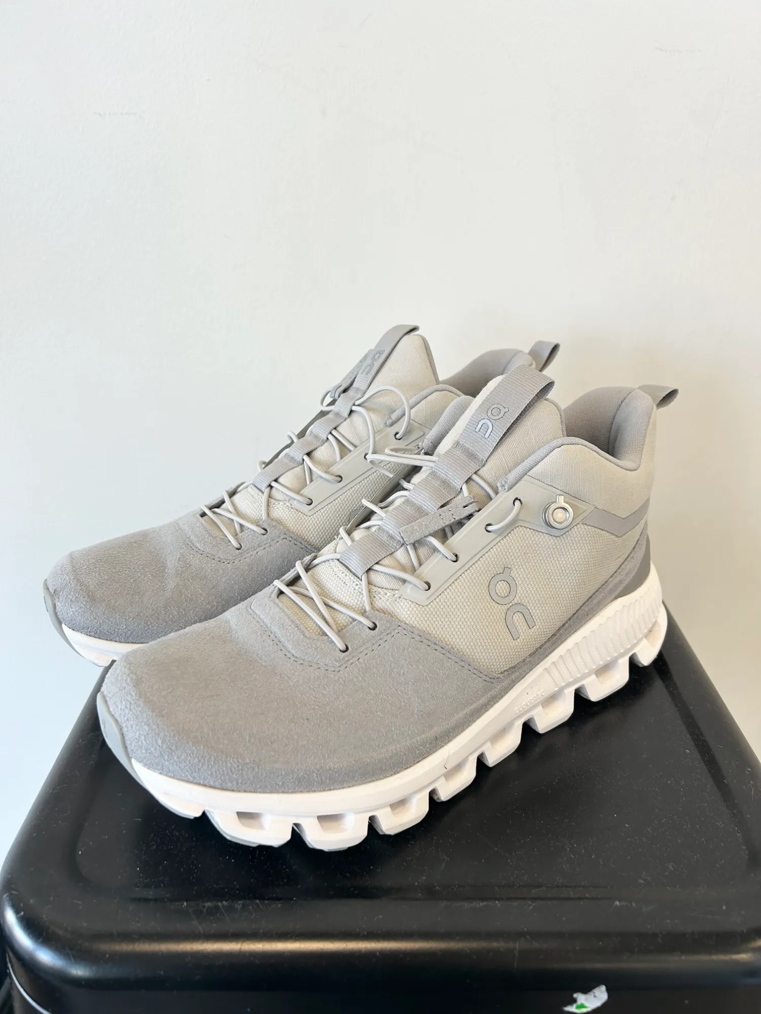 On Cloud Womens Athletic Shoes Womens 8.5