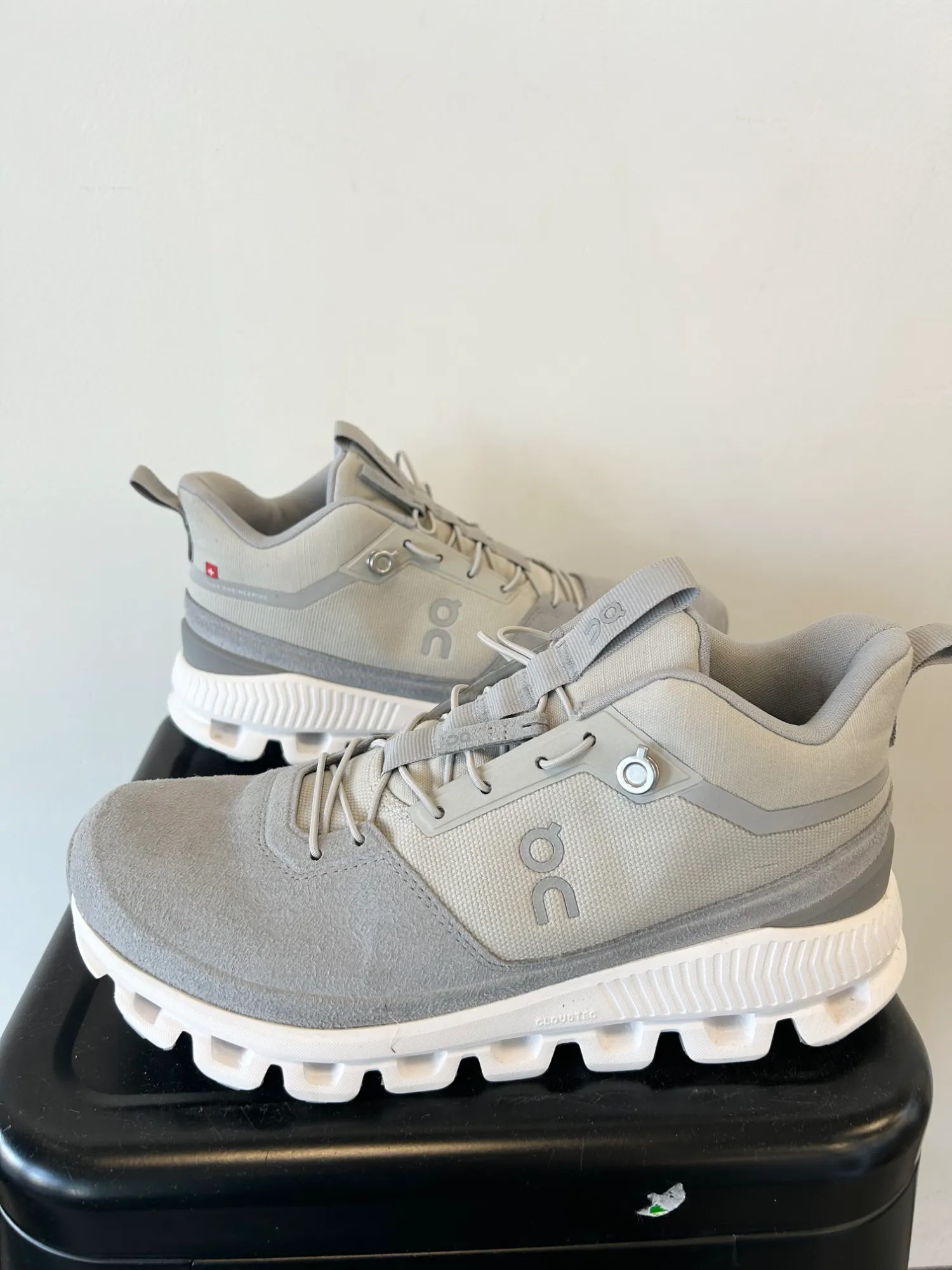 On Cloud Womens Athletic Shoes Womens 8.5