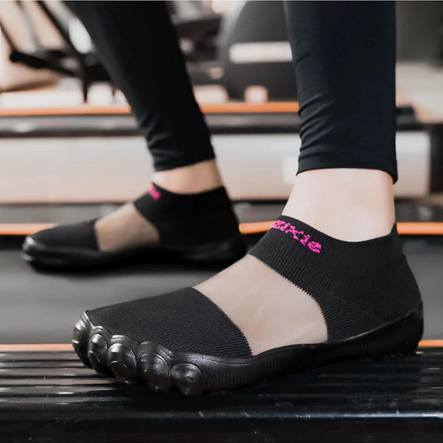 Women's Fashion Sneakers Quick-Dry Barefoot Beach Swim Shoes Unisex Athletic Hiking Shoes Comfy Casual Non Slip Lightweight Breathable Sneakers