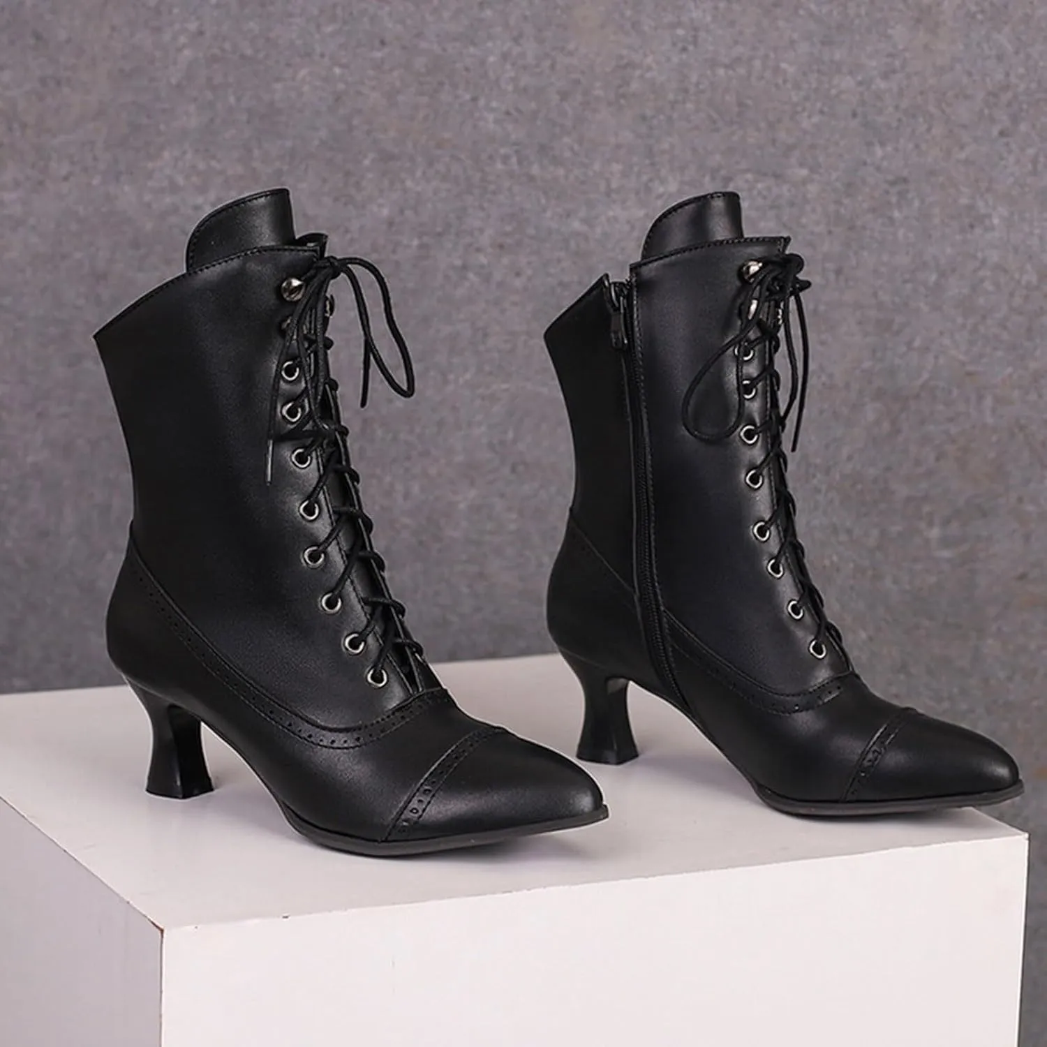 Women's Lug Sole Combat Ankle Bootie Lace up Low Chunky Block Boots Fashion Causal Shoes Chunky Chukka Western Cowboy Combat