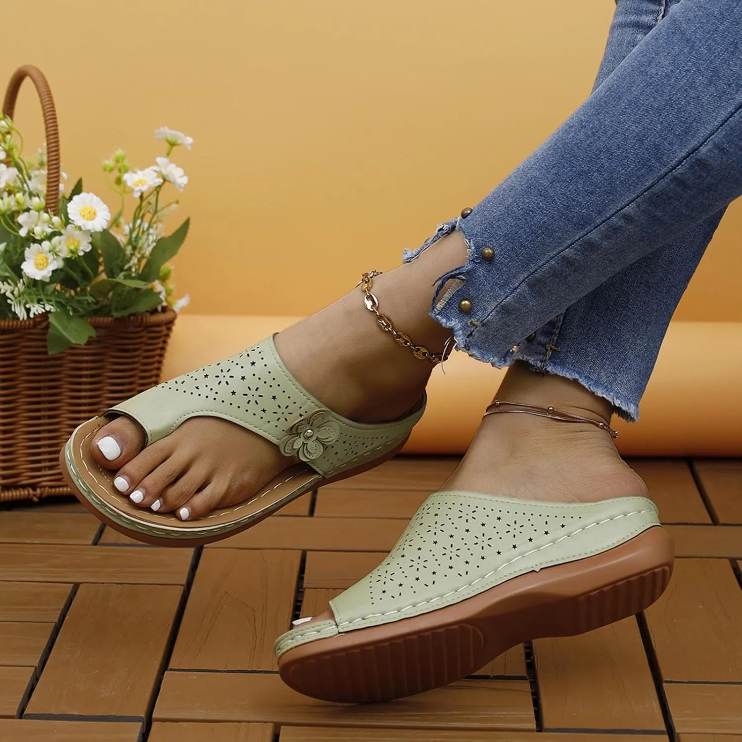 Women's Plus Size Casual Flip-flops Hollow-out Wedge Heel Clip Toe Summer Beach Sandals with Arch Support Mat