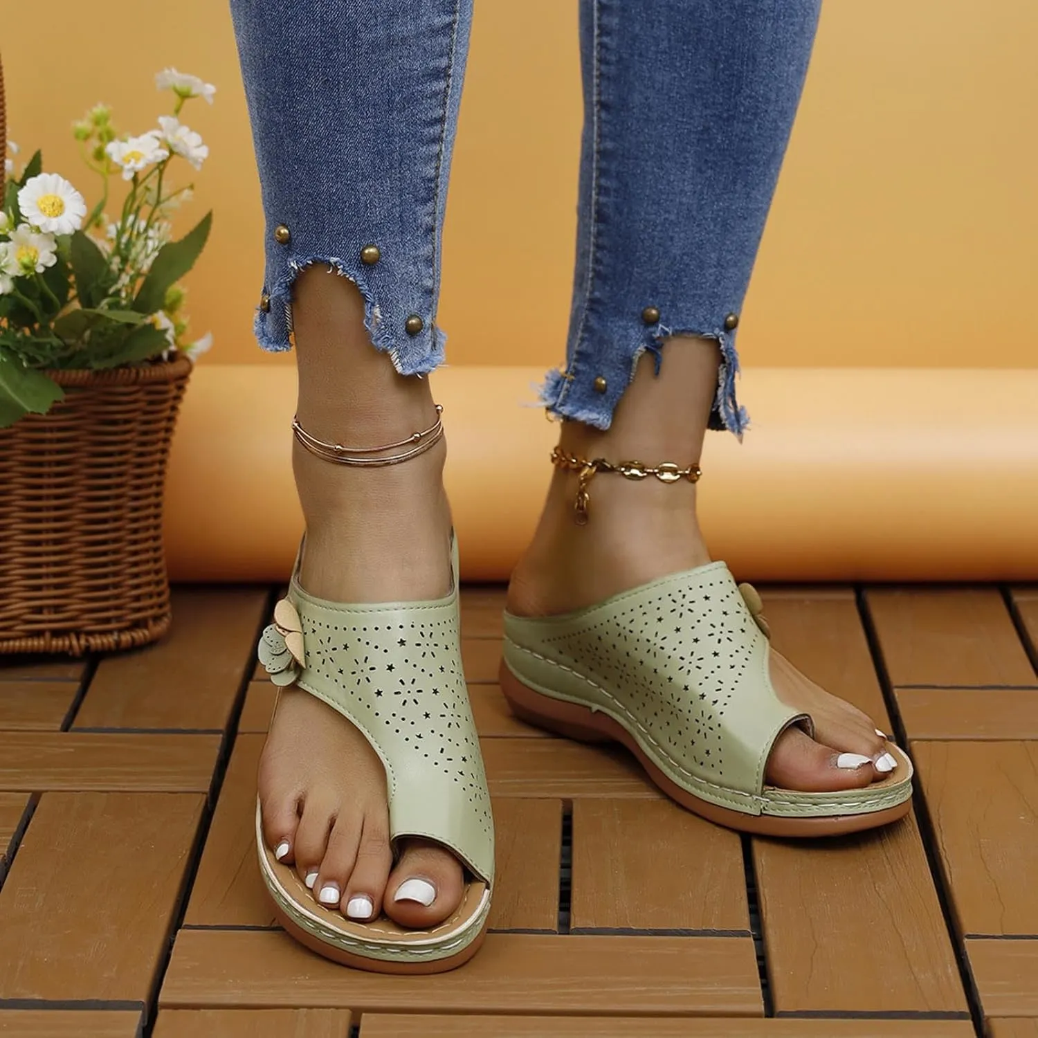 Women's Plus Size Casual Flip-flops Hollow-out Wedge Heel Clip Toe Summer Beach Sandals with Arch Support Mat