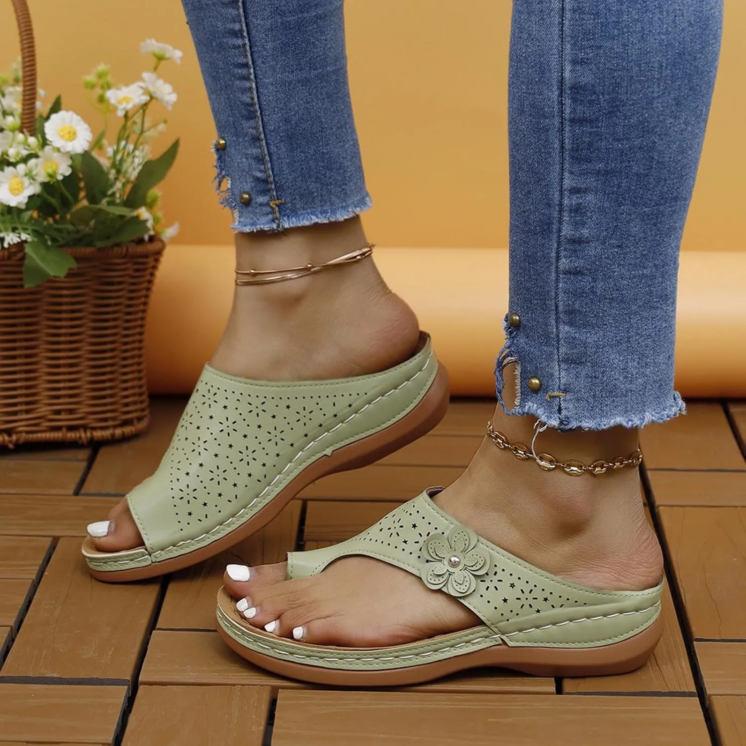 Women's Plus Size Casual Flip-flops Hollow-out Wedge Heel Clip Toe Summer Beach Sandals with Arch Support Mat