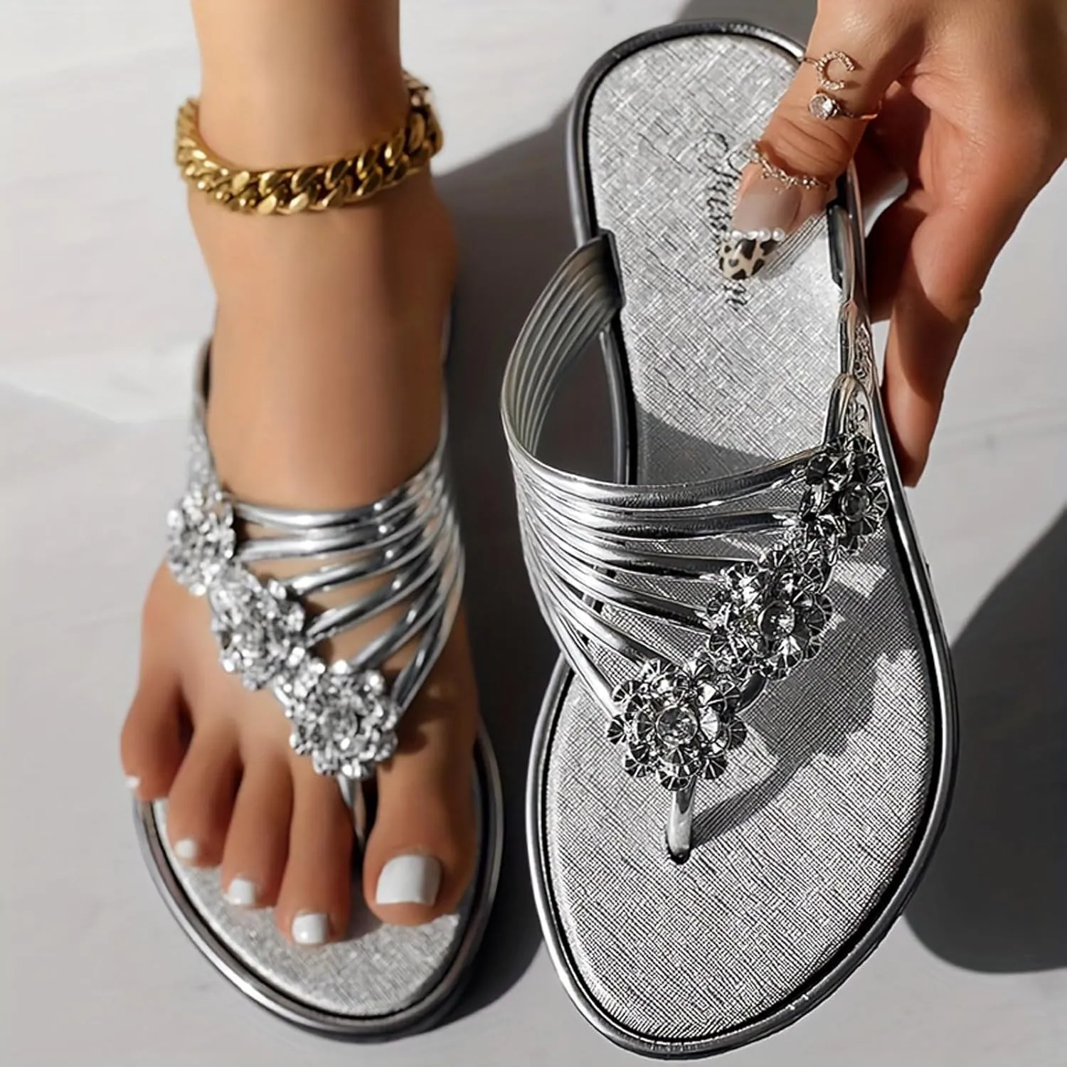 Women's Summer Sandals Rhinestone Flower Embellished Flip Flops Flat Bottom Lightweight Casual Herringbone Slippers